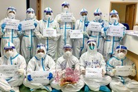 Những chiến binh quả cảm trong cuộc chiến với Covid-19