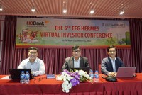 Sự kiện diễn ra theo hình thức trực tuyến với sự tham dự của ông Đàm Thế Thái - Phó tổng giám đốc HD SAISON, ông Trần Hoài Nam - Phó tổng giám đốc HDBank, ông Hoàng Thanh Tùng - Trưởng phòng Quan hệ Nhà đầu tư (từ trái sang).