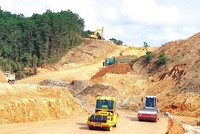 Thi công đường cao tốc Bắc - Nam phía Đông.