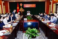 Các đại biểu tham dự và cho ý kiến tại cuộc họp. Ảnh: Cổng thông tin điện tử tỉnh Hải Dương