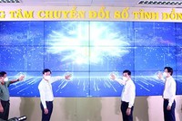 Lãnh đạo tỉnh Đồng Tháp ấn nút khởi động khai trương Trung tâm