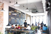 The Coffee House hiện phải chuyển đổi mô hình, công năng để kiểm soát chi phí và phù hợp với các yêu cầu mới như giao hàng online, bán hàng mang đi.