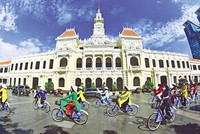 Cùng đất nước hòa niềm vui mừng 47 năm thống nhất, là rộn ràng niềm vui “ngày bình thường”, tưởng nhỏ bé mà quý giá vô ngần, sau hơn 2 năm vất vả và “cửa đóng, then cài” vì Covid-19 