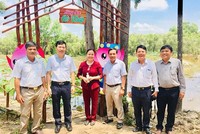 Chủ tịch UBND tỉnh Đồng Tháp Phạm Thiện Nghĩa (thứ hai từ trái qua) khảo sát Làng sen Gò Tháp tại huyện Tháp Mười, chuẩn bị cho Lễ hội Sen Đồng Tháp lần I - năm 2022