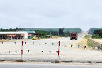 Thi công đường Hồ Chí Minh đoạn Cam Lộ - La Sơn