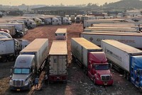 Hoạt động giao thương xuất nhập khẩu hàng hóa tại nhiều cửa khẩu biên giới phía Bắc đã dần trở lại bình thường.