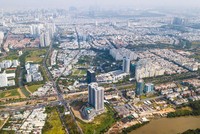 Tuyến đường Nguyễn Hữu Thọ nhìn từ trên cao. Ảnh: Lê Toàn 