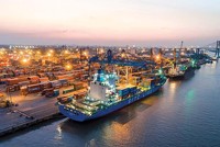 Cảng Đình Vũ đang trở thành 1 cảng container chuyên nghiệp. Ảnh: Thanh Tân