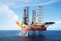 Doanh nghiệp nhà nước thường tiên phong làm những việc khó. Trong ảnh: Giàn khoan dầu khí ngoài khơi của PVN