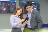 "Nhặt nhạnh" cơ hội đầu tư trong downtrend