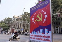 Pano chào mừng Đại hội đại biểu toàn quốc lần thứ XIII của Đảng trên phố Nguyễn Du, Hà Nội. (Ảnh minh họa: Hoàng Hiếu/TTXVN) 