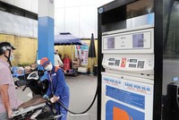 Giảm thuế để hạ giá xăng dầu sẽ giúp phục hồi sản xuất, bình ổn Chỉ số giá tiêu dùng, nâng cao đời sống người dân. Ảnh: Đức Thanh