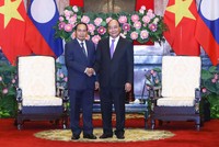 Chủ tịch nước Nguyễn Xuân Phúc tiếp Phó Chủ tịch nước Lào Bounthong Chitmany. (Ảnh: VPTCN)