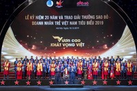 Giải thưởng Sao Đỏ - Doanh nhân trẻ Việt Nam đã qua 11 lần tổ chức, tôn vinh 107 gương mặt doanh nhân Sao Đỏ