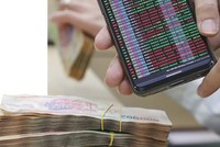 Nhiều ngân hàng ghi nhận hoạt động đầu tư, kinh doanh chứng khoán sụt giảm mạnh trong 2 quý đầu năm. Ảnh: Dũng Minh