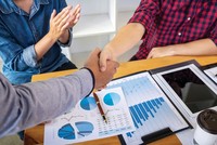 Đại lý bảo hiểm vẫn là kênh đóng góp doanh thu lớn nhất cho các doanh nghiệp bảo hiểm. 