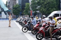 Việc bỏ bảo hiểm bắt buộc xe máy khó thực hiện trong một sớm, một chiều. Ảnh: Dũng Minh