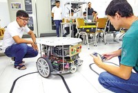 Tập đoàn Sembcorp (Singapore) đầu tư ứng dụng công nghệ 4.0 tại Trường đại học quốc tế Miền Đông nhằm đáp ứng nhu cầu nhân lực chất lượng cao cho các nhà máy thông minh ở Bình Dương. Ảnh: Lê Toàn