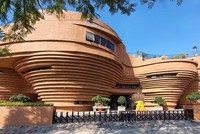 Sự trỗi dậy một trung tâm du lịch châu Á - Chương 2: Như một cây đại cổ thụ căng tràn nhựa sống