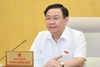 Chủ tịch Quốc hội Vương Đình Huệ phát biểu tại phiên họp.