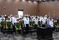 Các bị cáo tại phiên tòa. (Ảnh: Phạm Kiên/TTXVN)