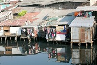 Còn 13.500 căn nhà ven, trên kênh rạch cần di dời nhưng chưa biết vào “nhiệm kỳ” nào Ảnh: Lê Toàn