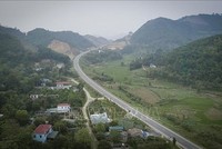 Tuyến cao tốc Hòa Lạc – Hòa Bình nhìn từ trên cao. Ảnh: Trọng Đạt - TTXVN