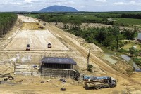 Thi công đường bộ cao tốc Bắc - Nam phía Đông, đoạn Phan Thiết - Dầu Giây.