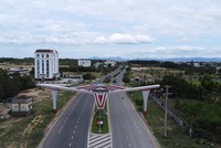 Đường Hùng Vương, TP. Tuy Hòa đang thu hút nhiều dự án bất động sản. Ảnh: Phước Tuần.