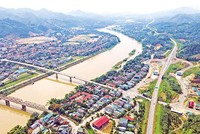 Hạ tầng giao thông được quan tâm đầu tư, giúp cải thiện đáng kể sự kết nối giữa các tỉnh trong Vùng Trung du và miền núi Bắc Bộ cũng như giữa vùng với cả nước. Ảnh: Đ.T
