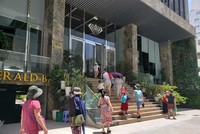 Khách du lịch đến với Nha Trang, tỉnh Khánh Hòa sau thời gian vãn dịch COVID-19. Ảnh: Linh Đan