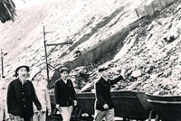 Bác Hồ thăm Nhà máy Than Cẩm Phả (Quảng Ninh). Ảnh: TTXVN