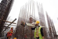 Lợi nhuận của doanh nghiệp xây lắp suy giảm vì có ít nhất 20-30% trong khối này nợ lẫn nhau. Ảnh: Đức Thanh