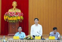 Đối với dự án Cảng hàng không Quảng Trị, Bí thư Tỉnh ủy Lê Quang Tùng đề nghị đơn vị tư vấn tiếp thu ý kiến của các đồng chí trong Ban thường vụ Tỉnh uỷ, ý kiến của các chuyên gia để nghiên cứu điều chỉnh phù hợp nhất các nội dung liên quan trước khi trình hội đồng thẩm định liên ngành Trung ương và Bộ Giao thông Vận tải thẩm định hồ sơ Báo cáo nghiên cứu khả thi dự án…