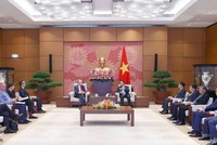 Chủ tịch Quốc hội Vương Đình Huệ tiếp Chủ tịch Ủy ban Thương mại quốc tế của Nghị viện châu Âu Bernd Lange.