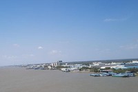 Khu công nghiệp Mỹ Tho, tỉnh Tiền Giang nhìn từ cầu Rạch Miễu