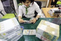 Fed tăng lãi suất: Dự trữ ngoại tệ mỏng dần, tỷ giá thêm căng