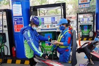 Bộ Tài chính đề xuất giảm 50% thuế tiêu thụ đặc biệt, 50% thuế VAT với xăng dầu.