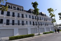 Tín dụng bị “siết” ảnh hưởng trực tiếp tới thanh khoản thị trường địa ốc. Ảnh: Dũng Minh