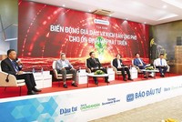 Các vị khách mời tại Talk show Biến động giá dầu và kịch bản ứng phó cho ổn định và phát triển. Ảnh: Chí Cường