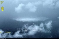 Khói bốc lên từ khu vực rò rỉ của hệ thống đường ống dẫn khí đốt Nord Stream 1 trên biển Baltic, gần đảo Bornholm (Đan Mạch). Ảnh: AFP/TTXVN