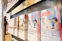 Kênh bán bảo hiểm qua ngân hàng thời gian gần đây liên tục dính lùm xùm. Ảnh: Dũng Minh 