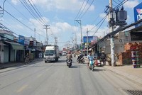 Quốc lộ 50 đoạn qua huyện Bình Chánh, TP.HCM hiện chỉ có 2 làn xe nên thường xuyên xảy ra ùn tắc vào giờ cao điểm