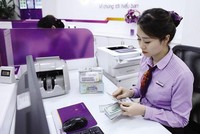 Việc nới biên độ tỷ giá sẽ giúp các ngân hàng thương mại linh hoạt hơn trong mua bán ngoại tệ. Ảnh: Đức Thanh