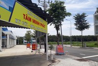 Quang cảnh đìu hiu tại một văn phòng giao dịch nhà đất cho dự án Nằm trong khu công nghiệp. Ảnh: Việt Dũng