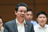 Đại biểu Hoàng Văn Cường phát biểu tại hội trường sáng 24/10