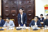 Đại diện Liên danh nhà thầu MC-HDEC-CC1 báo cáo tình hình triển khai Dự án Nhà máy Nhiệt điện Quảng Trạch 1. Nguồn: quangbinh.gov.vn