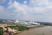 Khu công nghiệp Bình Minh (thị xã Bình Minh, tỉnh Vĩnh Long) nhìn từ sông Hậu