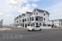 Dãy nhà ở cao cấp trong Khu đô thị Tây Bắc trên địa bàn thành phố Rạch Giá (Kiên Giang). (Ảnh: Lê Huy Hải/TTXVN)