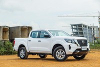 Nissan Navara EL 2WD động cơ 2.3 Twin Turbo nhập nguyên chiếc từ Thái Lan